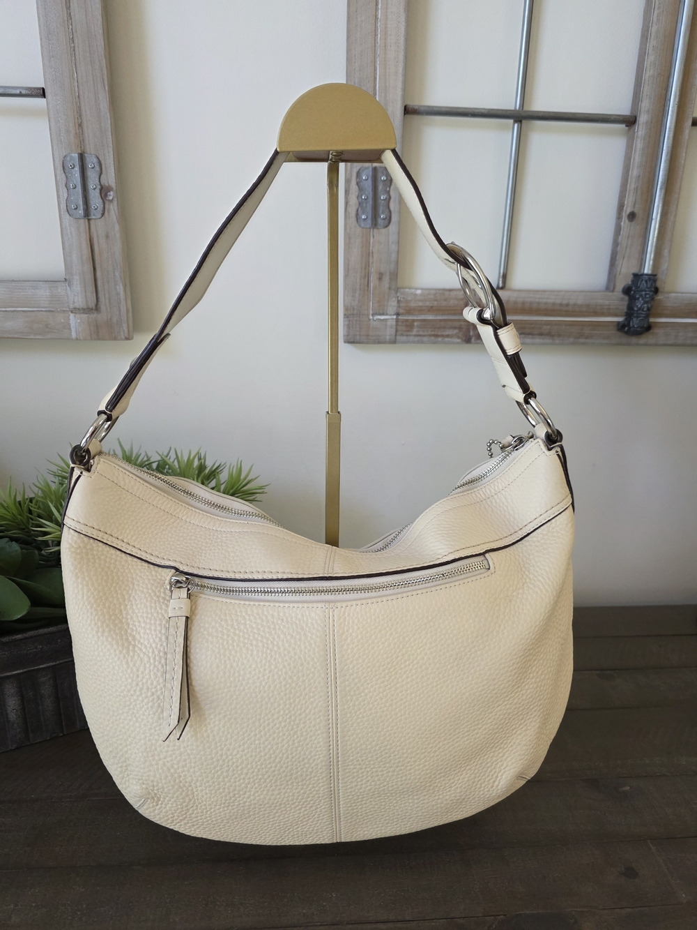 Coach Soho Pleated Hobo Shoulder Bag Buttercream Pebble Leather Buckle Y2K - Picture 3 of 16